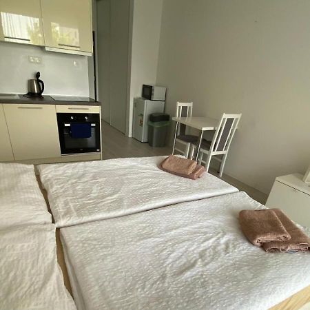 1 Room Apartment With Terrace, Slnecnice, 18B บราติสลาวา ภายนอก รูปภาพ