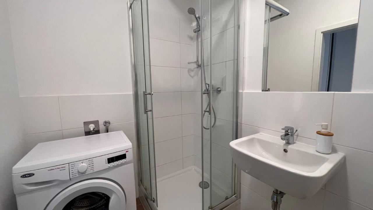 1 Room Apartment With Terrace, Slnecnice, 18B บราติสลาวา ภายนอก รูปภาพ