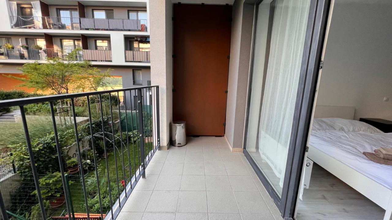 1 Room Apartment With Terrace, Slnecnice, 18B บราติสลาวา ภายนอก รูปภาพ