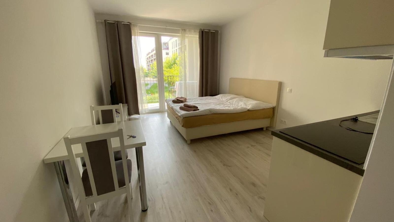 1 Room Apartment With Terrace, Slnecnice, 18B บราติสลาวา ภายนอก รูปภาพ