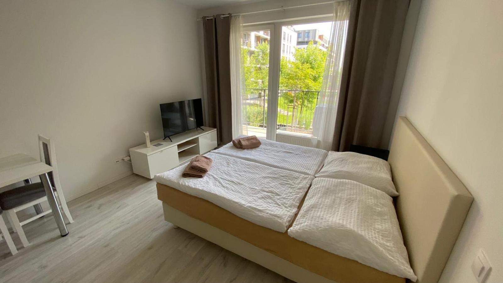 1 Room Apartment With Terrace, Slnecnice, 18B บราติสลาวา ภายนอก รูปภาพ